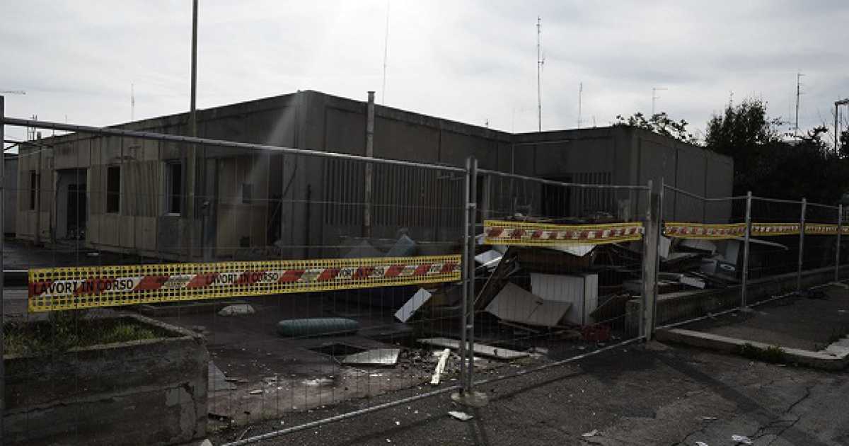 Japigia, passano i mesi ma le macerie delle case container sono ancora l�